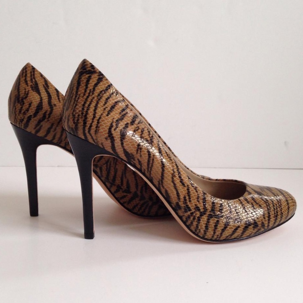 Saks Fifth Avenue Zebra Pumps Size 10US